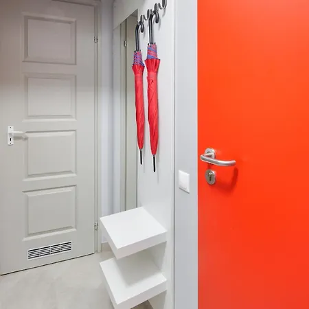 Downtown House Red Apartment